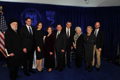 Chairman of the Yad Vashem Council Rabbi Israel Meir Lau (left), Israeli Ambassador to the US H.E. Mr. Ron Dermer (second from left), American Society for Yad Vashem Chairman Leonard Wilf (fourth from right) and the families of the four Righteous